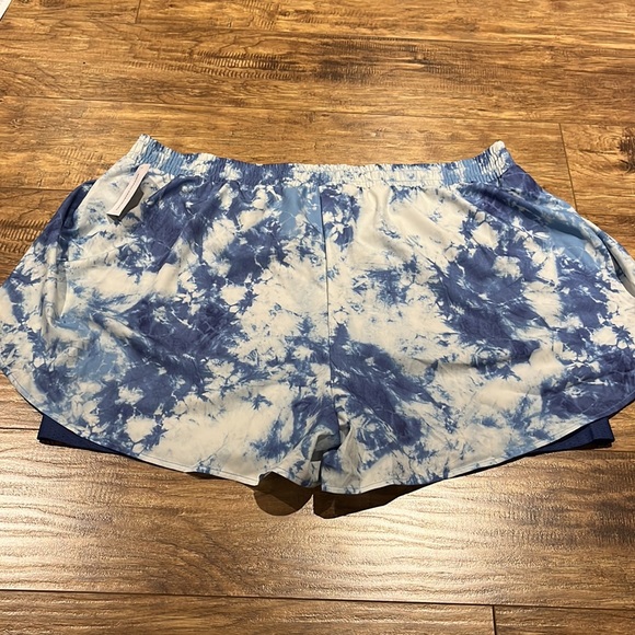 Blue sky print Amazon essentials athletic shorts - Picture 8 of 8